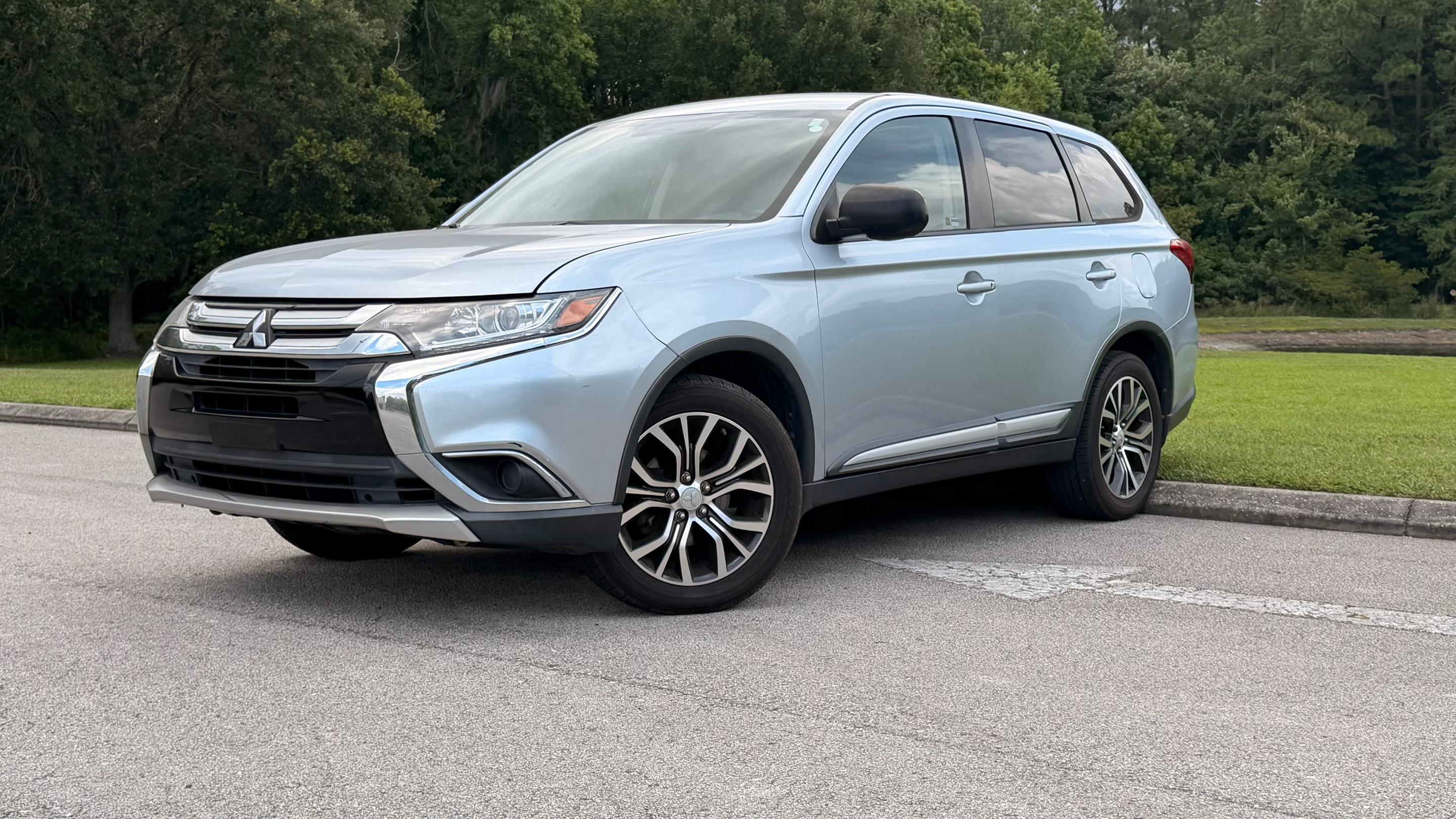 Mitsubishi Outlander 2016 in 