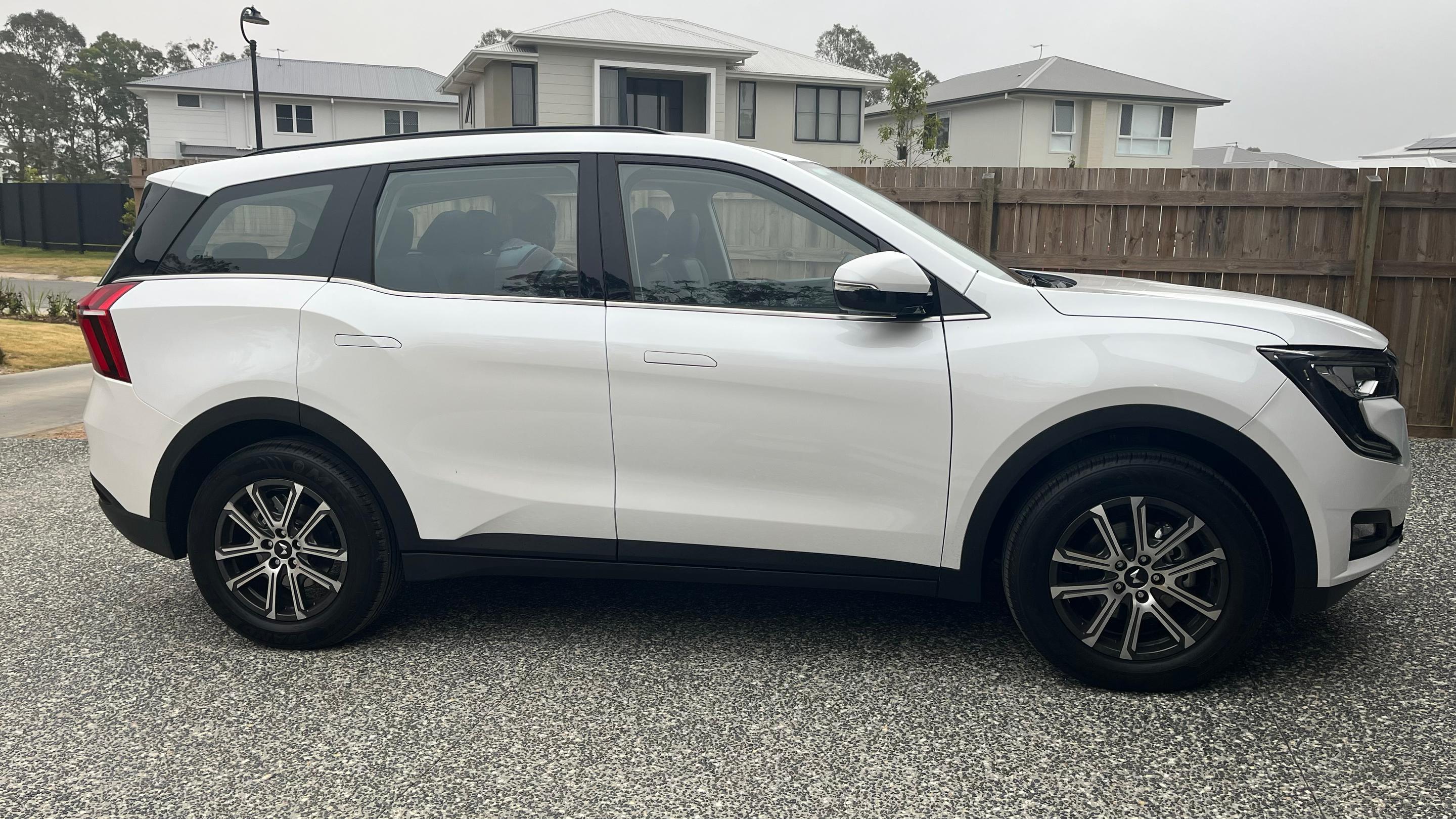 Mahindra XUV700 2025 in Pallara