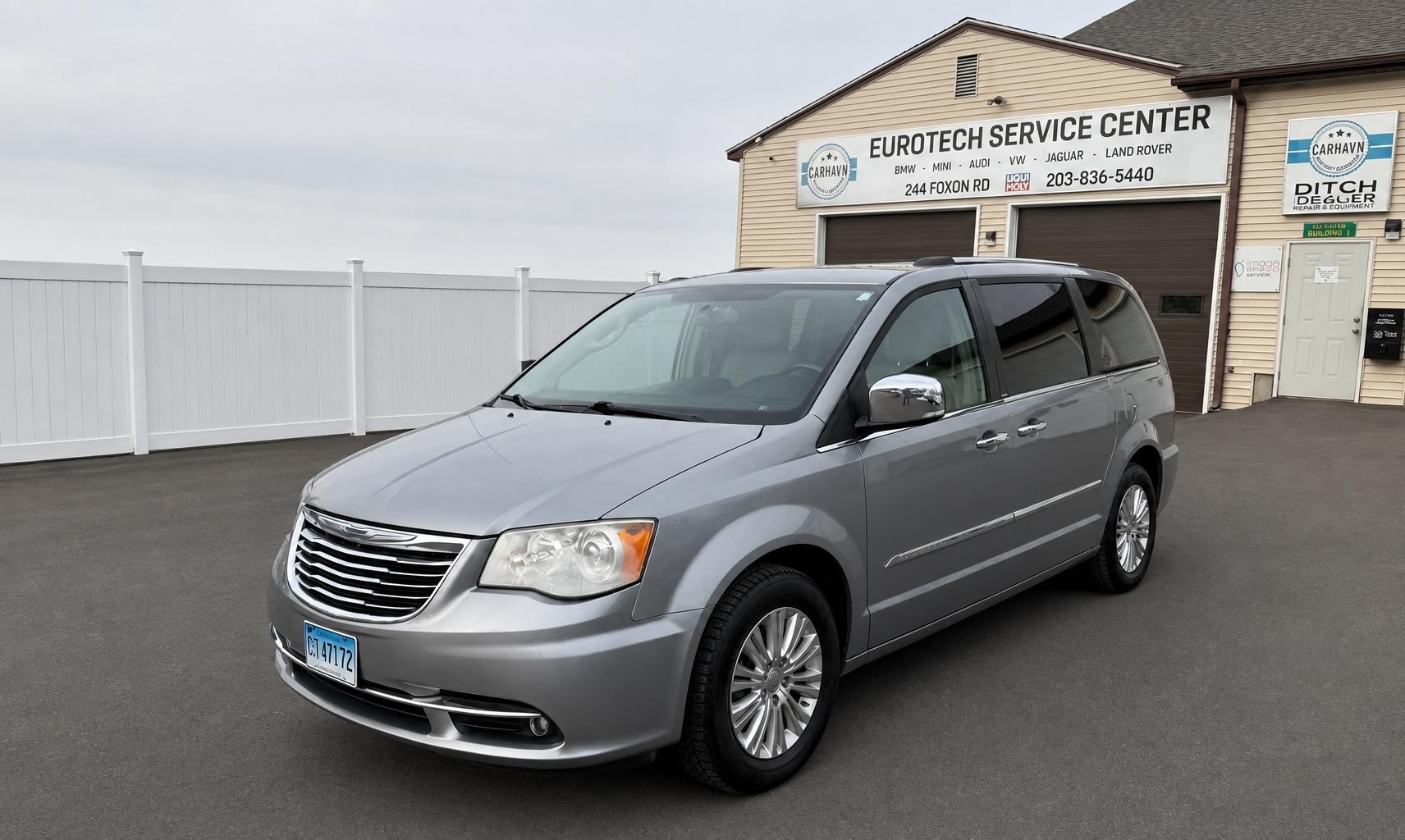 Chrysler Town & Country 2014 in North Branford, CT