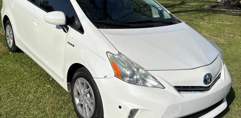 Toyota Prius v 2014