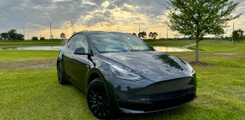 Tesla Model Y 2024