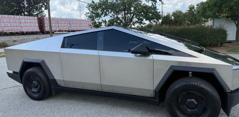 Tesla Cybertruck 2026