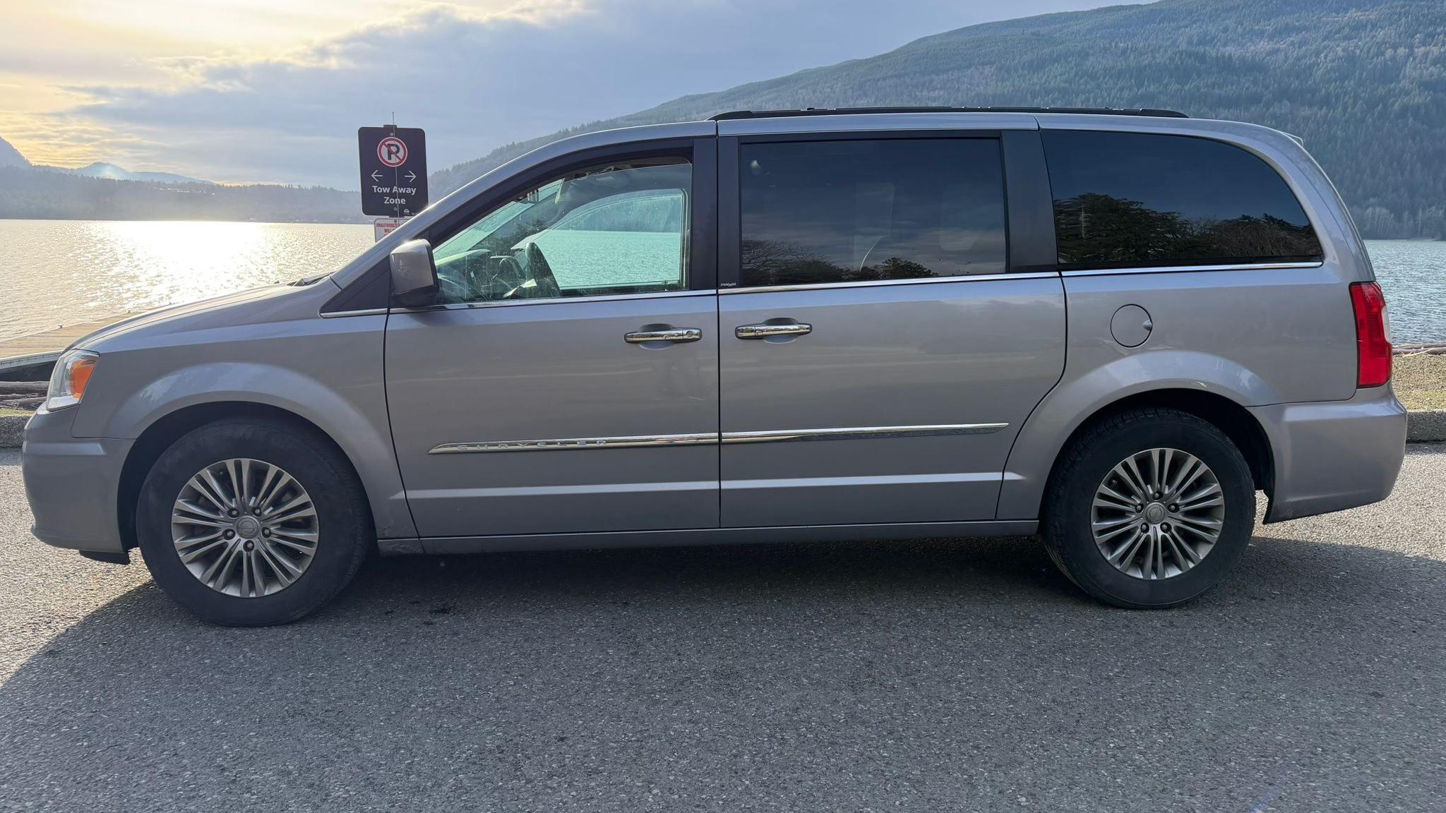 Chrysler Town & Country 2014 in Chilliwack, BC