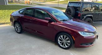 Chrysler 200 2015 — Car rental alternative in Green Bay, WI