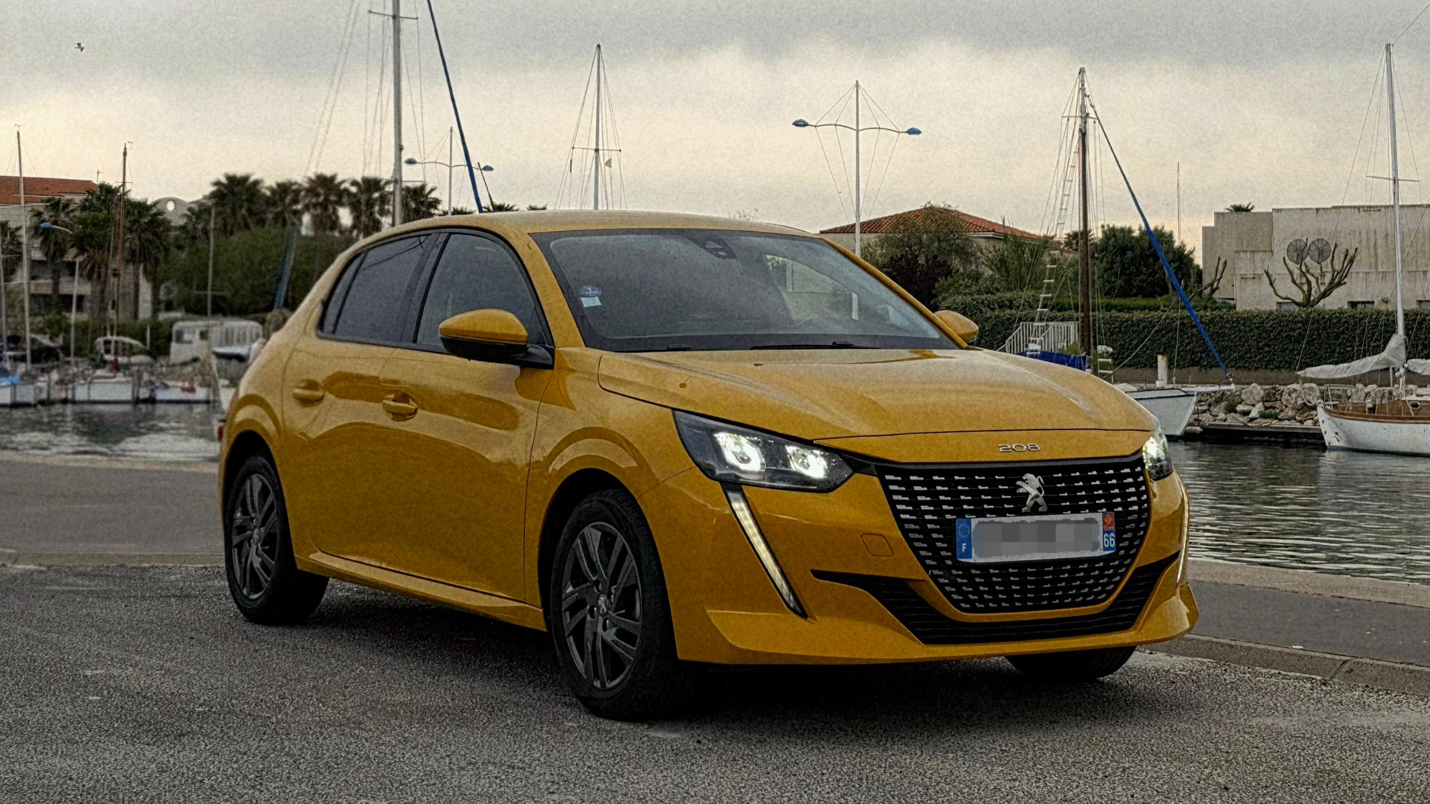 Peugeot 208 2021 in Perpignan