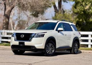 Nissan Pathfinder car