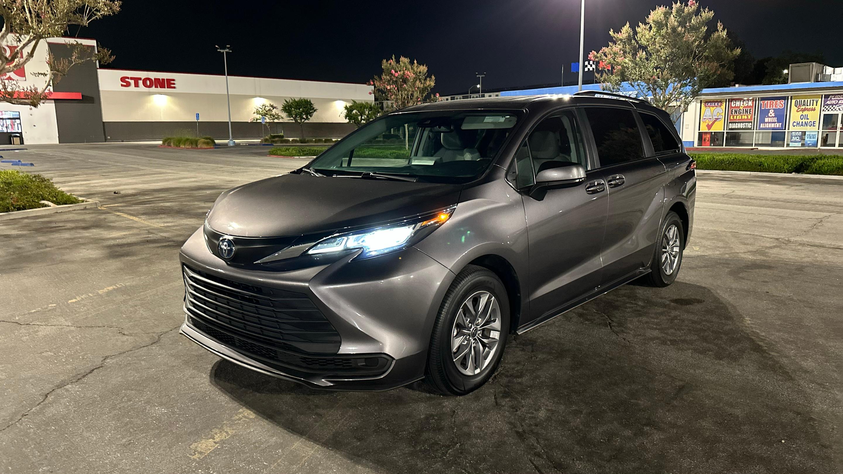 Toyota Sienna 2023 in Ontario, CA