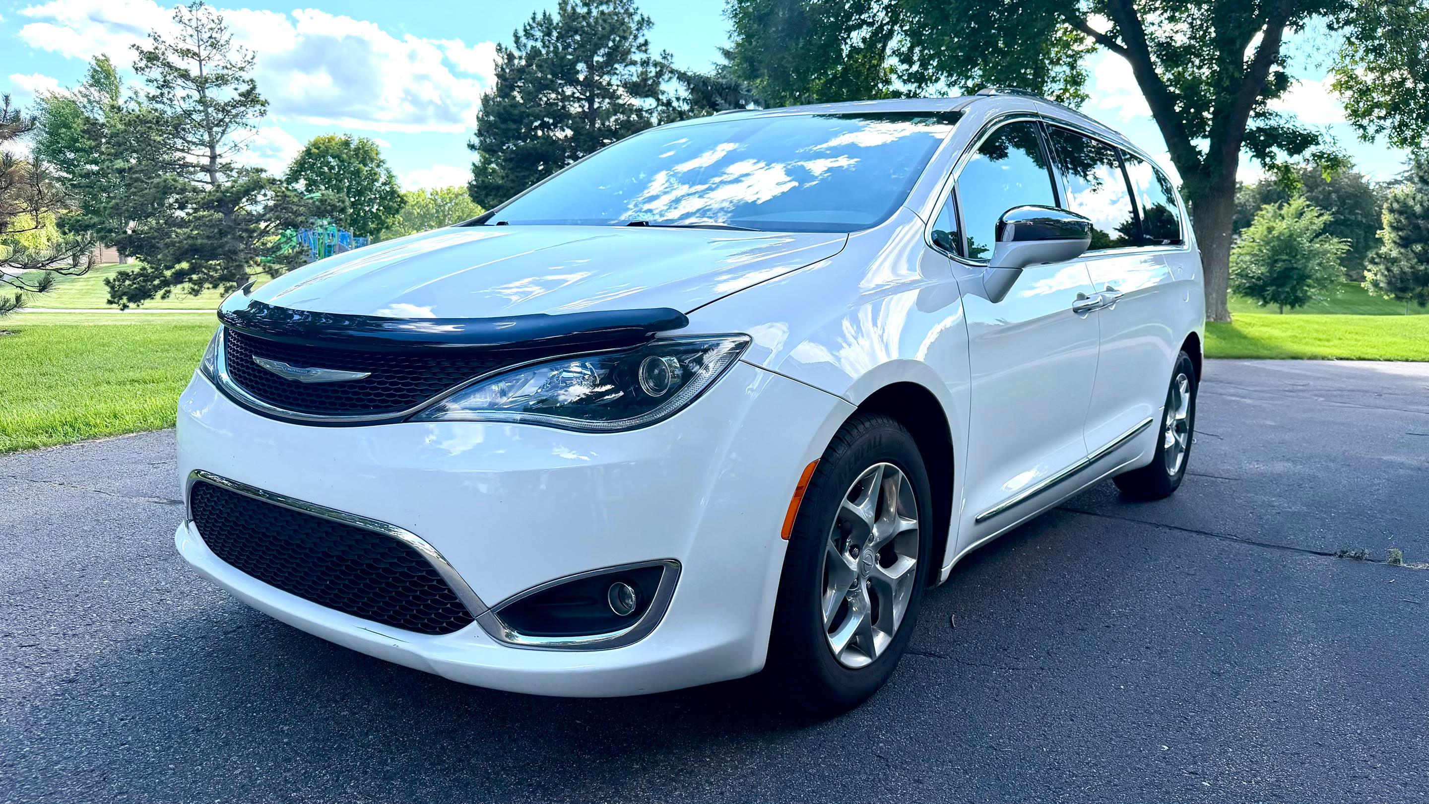 Chrysler Pacifica 2017 in Tampa, FL