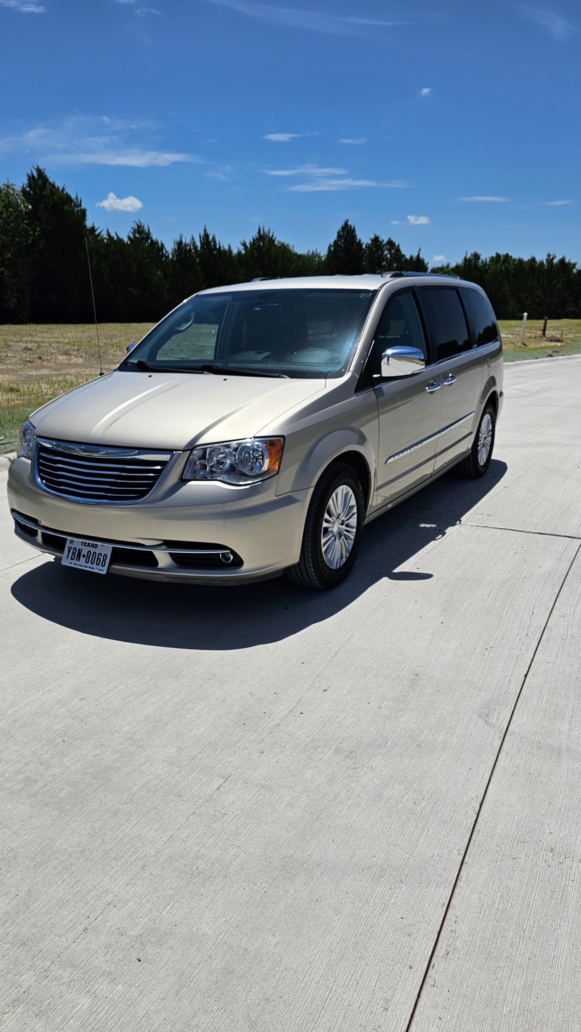 Chrysler Town & Country 2016 in Garland, TX