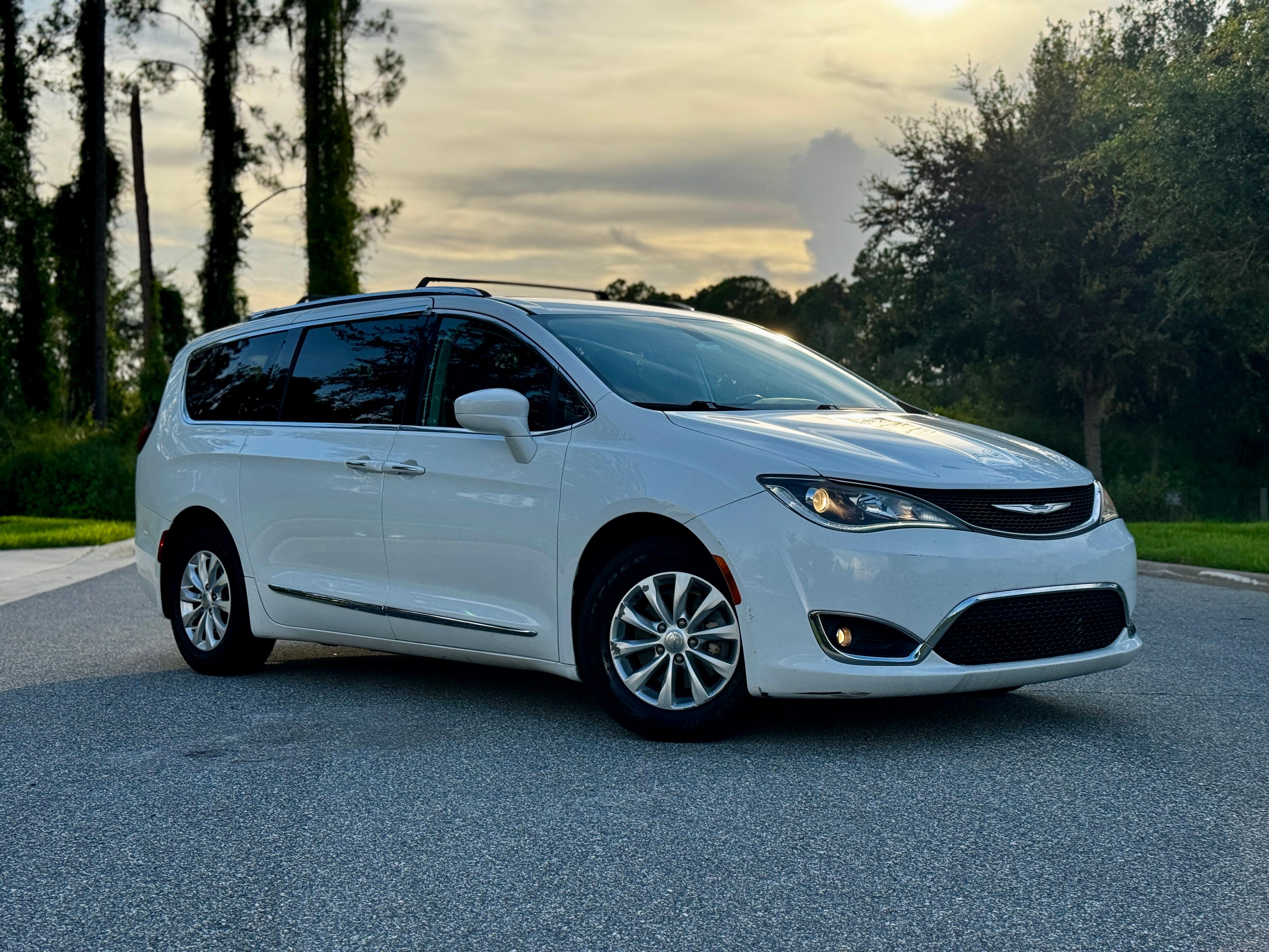 Chrysler Pacifica 2018 in Winter Garden, FL
