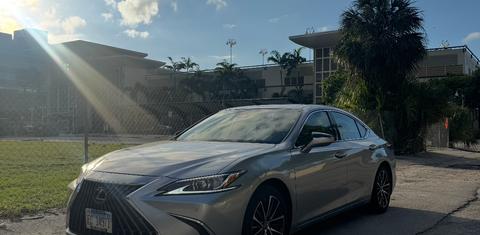Lexus ES 2023