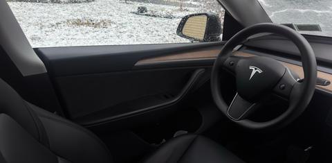 Tesla Model Y 2024