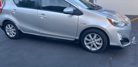 Toyota Prius c 2017