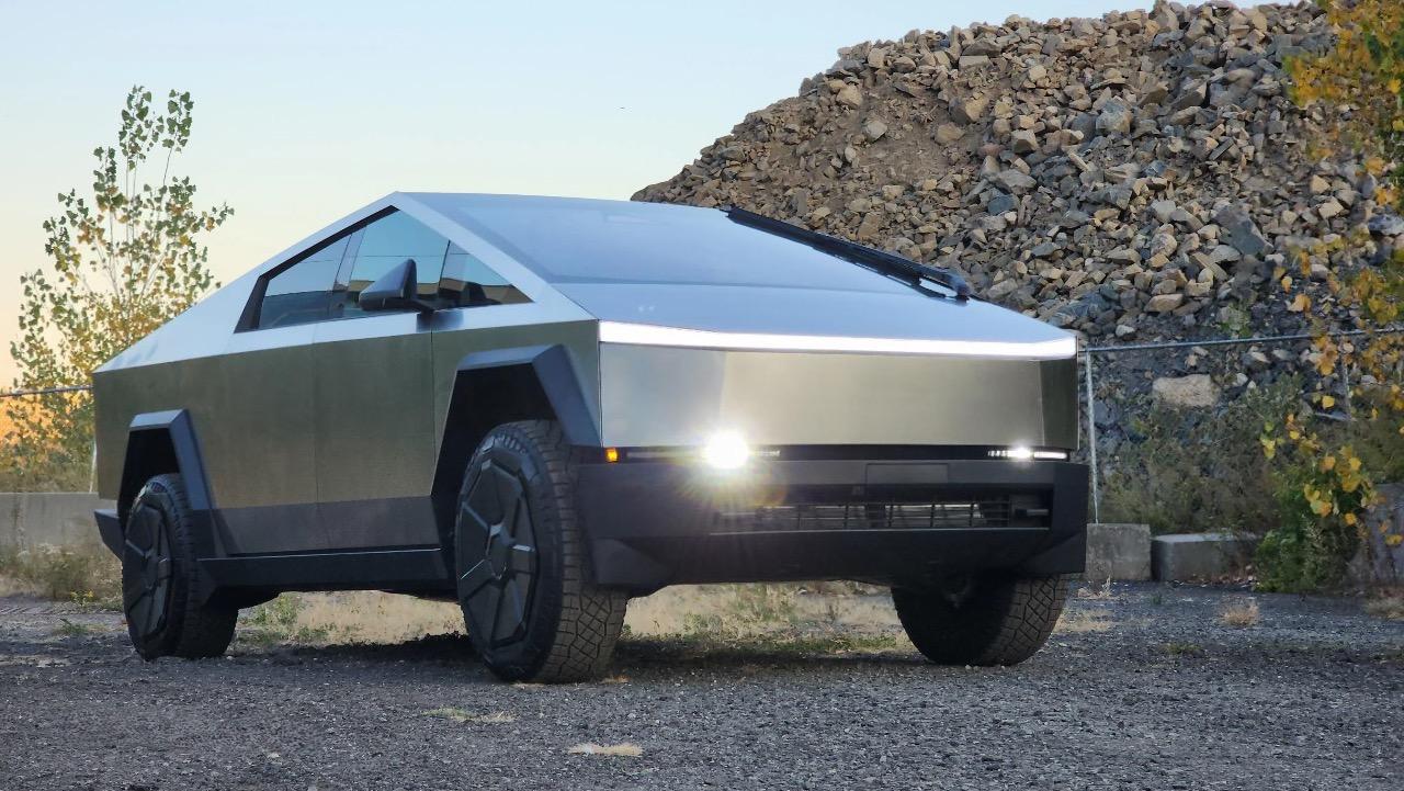 Tesla Cybertruck 2024 in Corpus Christi, TX