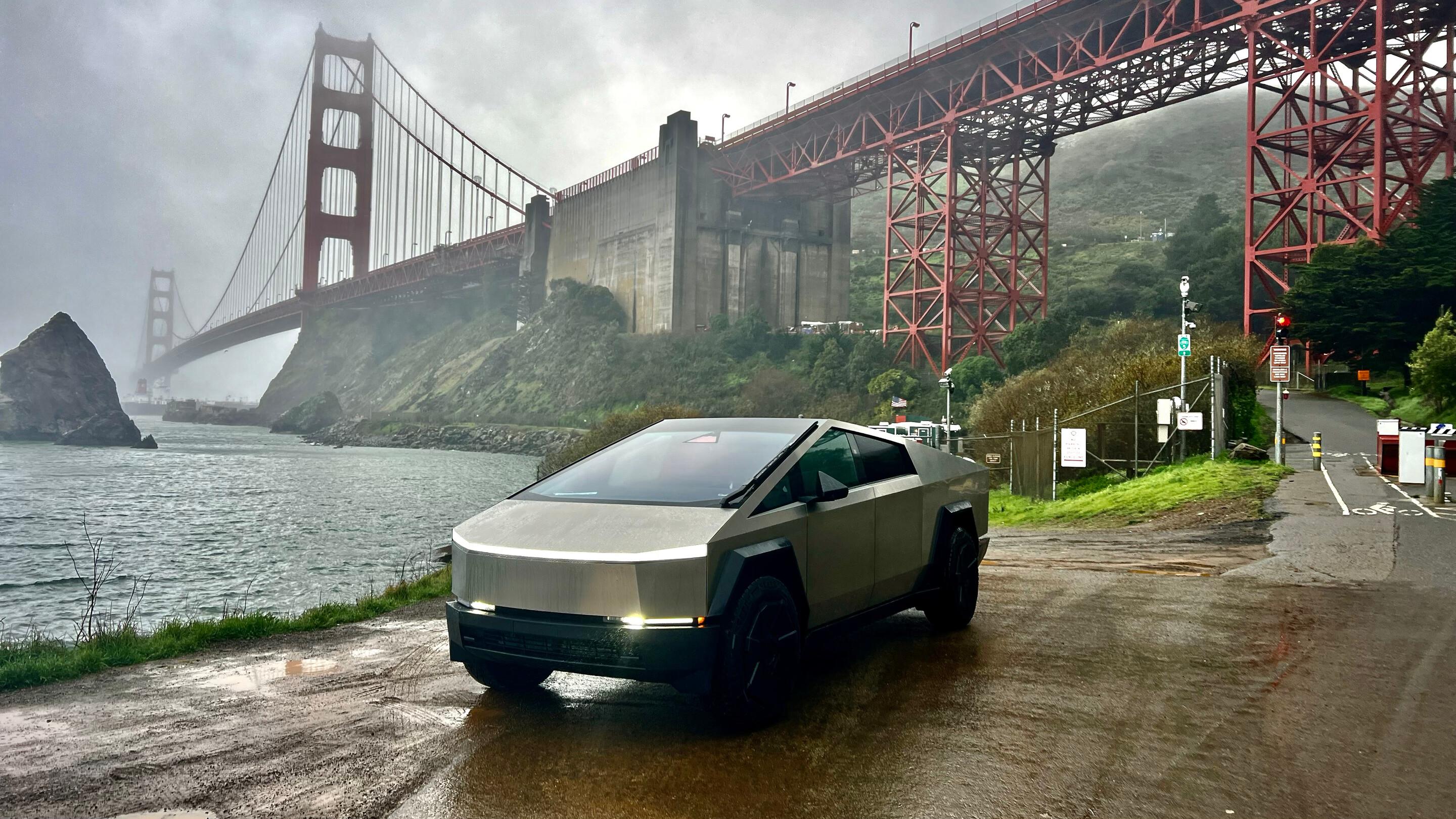 Tesla Cybertruck 2024 in Santa Clara, CA