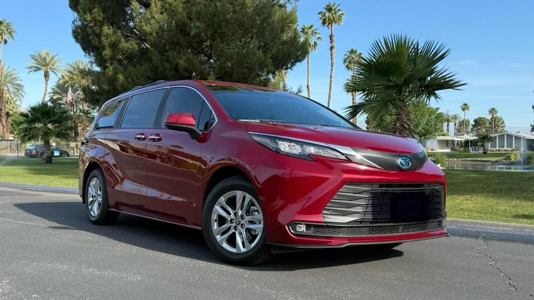 Toyota Sienna 2025 in Cathedral City, CA