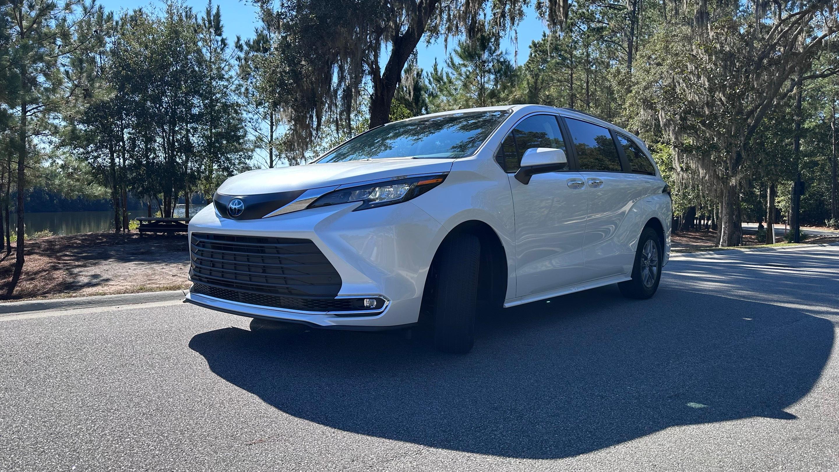 Toyota Sienna 2023 in Pooler, GA