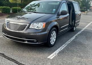 Chrysler Town & Country car