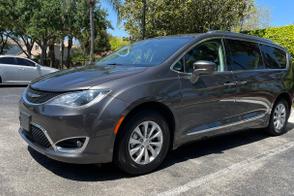 Chrysler Pacifica car