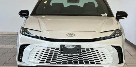 Toyota Camry Hybrid 2026
