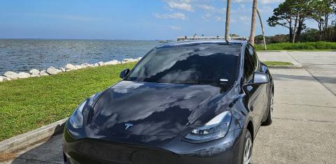 Tesla Model Y 2024