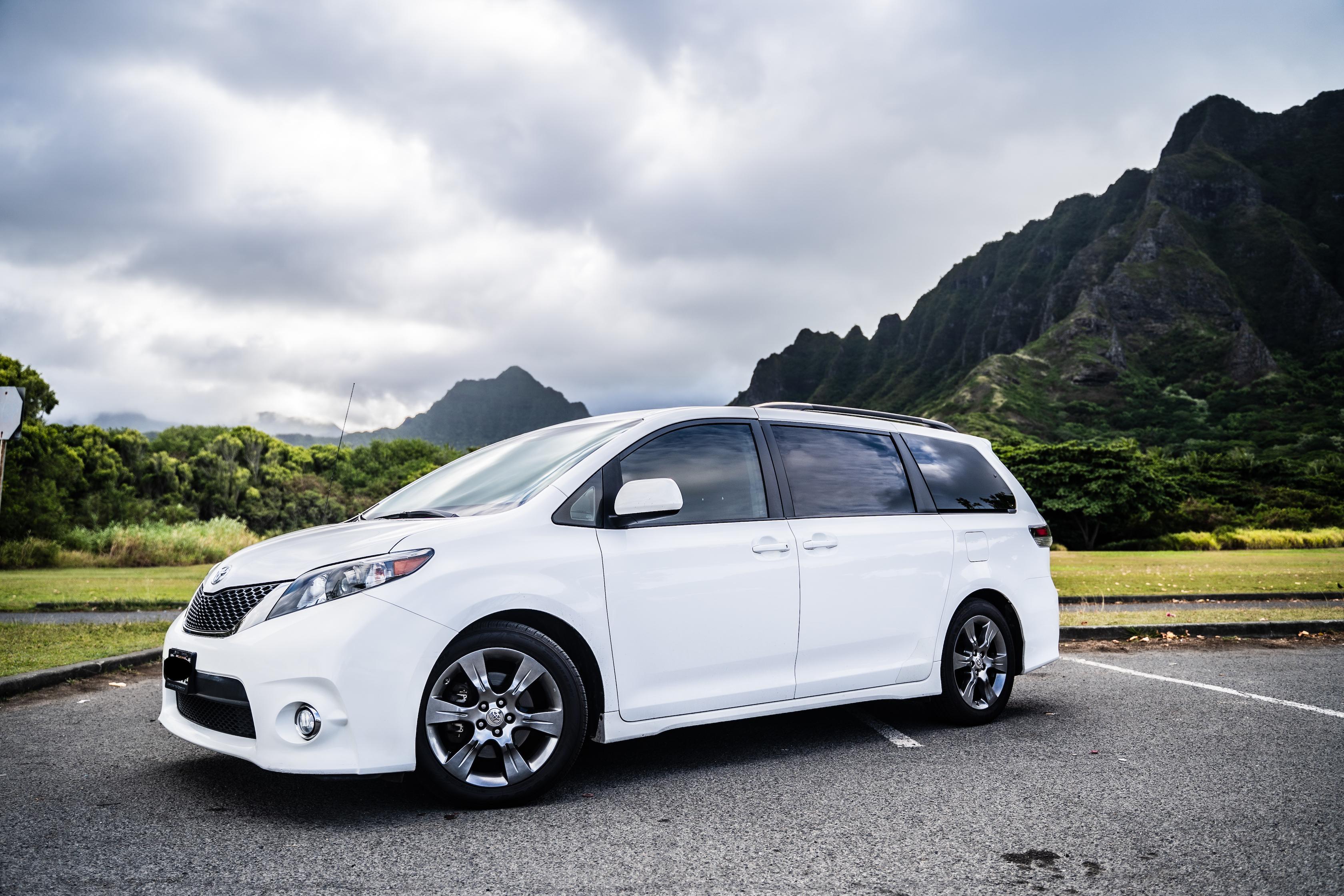 Toyota Sienna 2012 in Honolulu, HI
