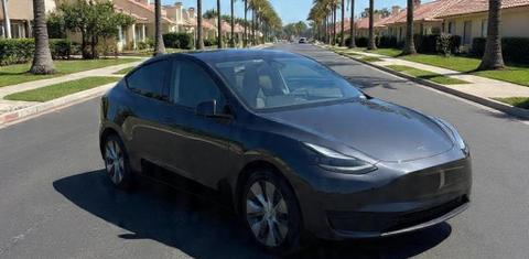Tesla Model Y 2024