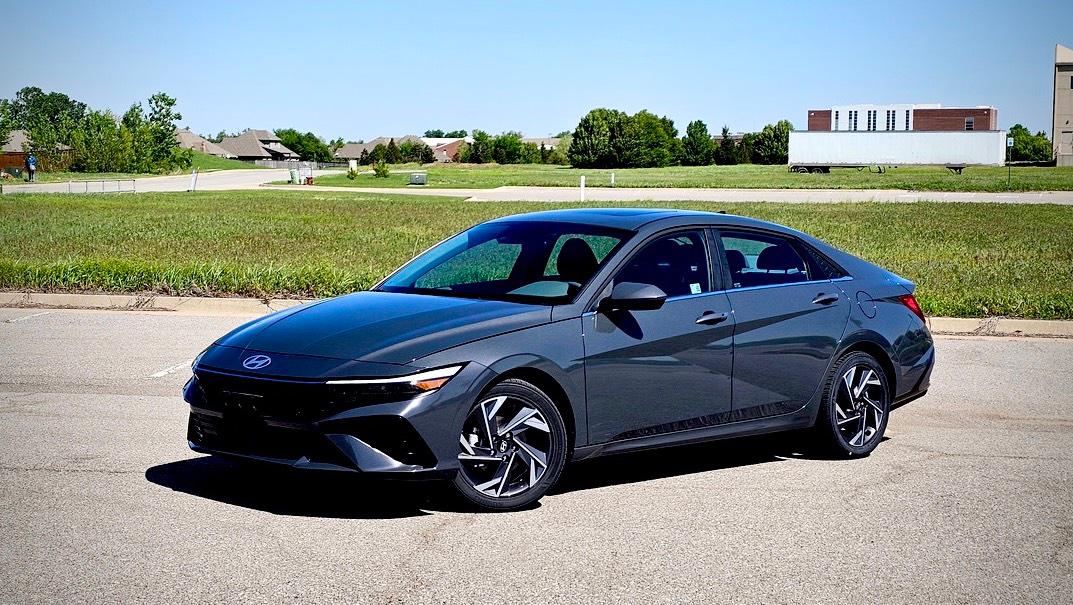 Hyundai Elantra 2024 in 