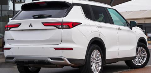 Mitsubishi OUTLANDER 2023