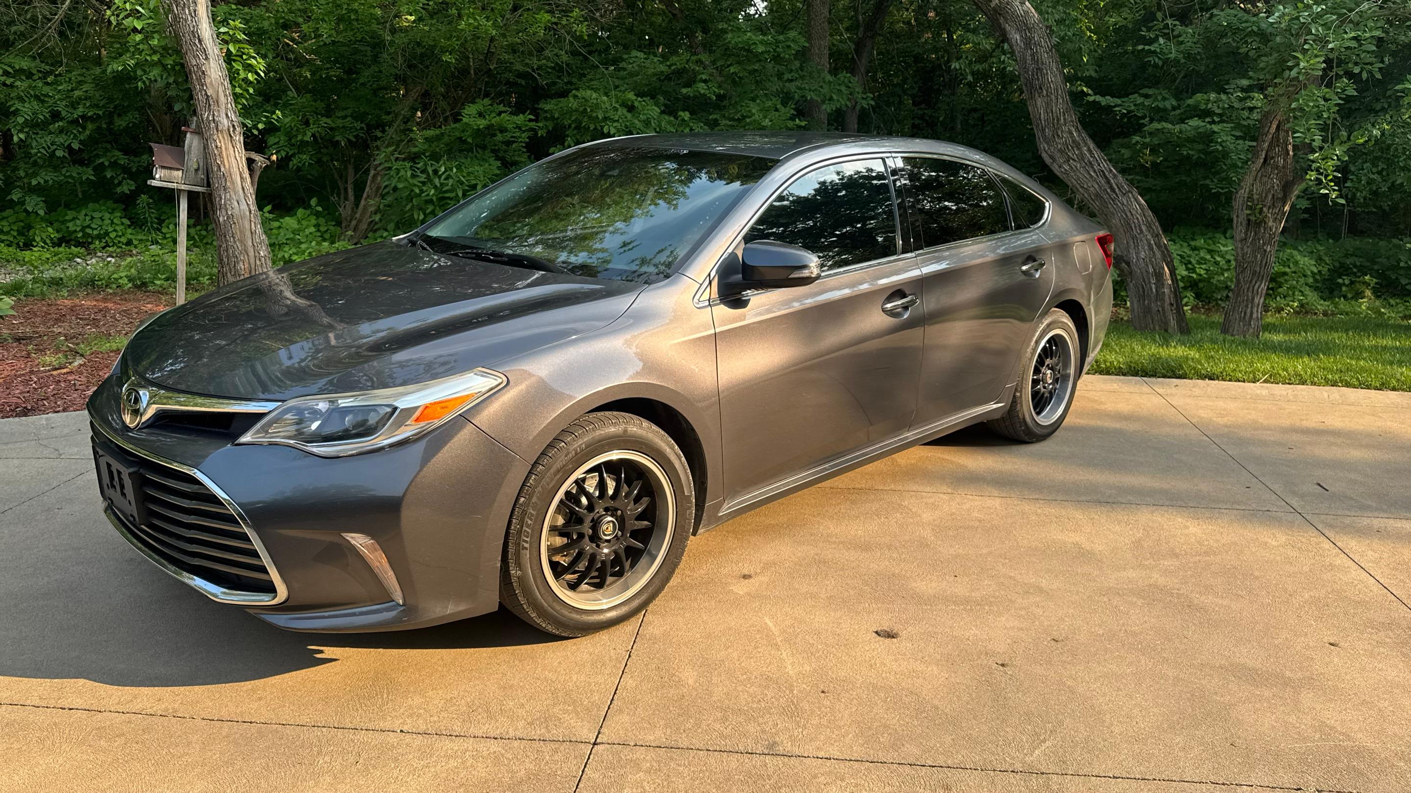Toyota Avalon 2018 — Car rental alternative in Omaha, NE