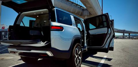 Rivian R1S 2023