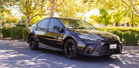 Toyota Camry Hybrid 2025