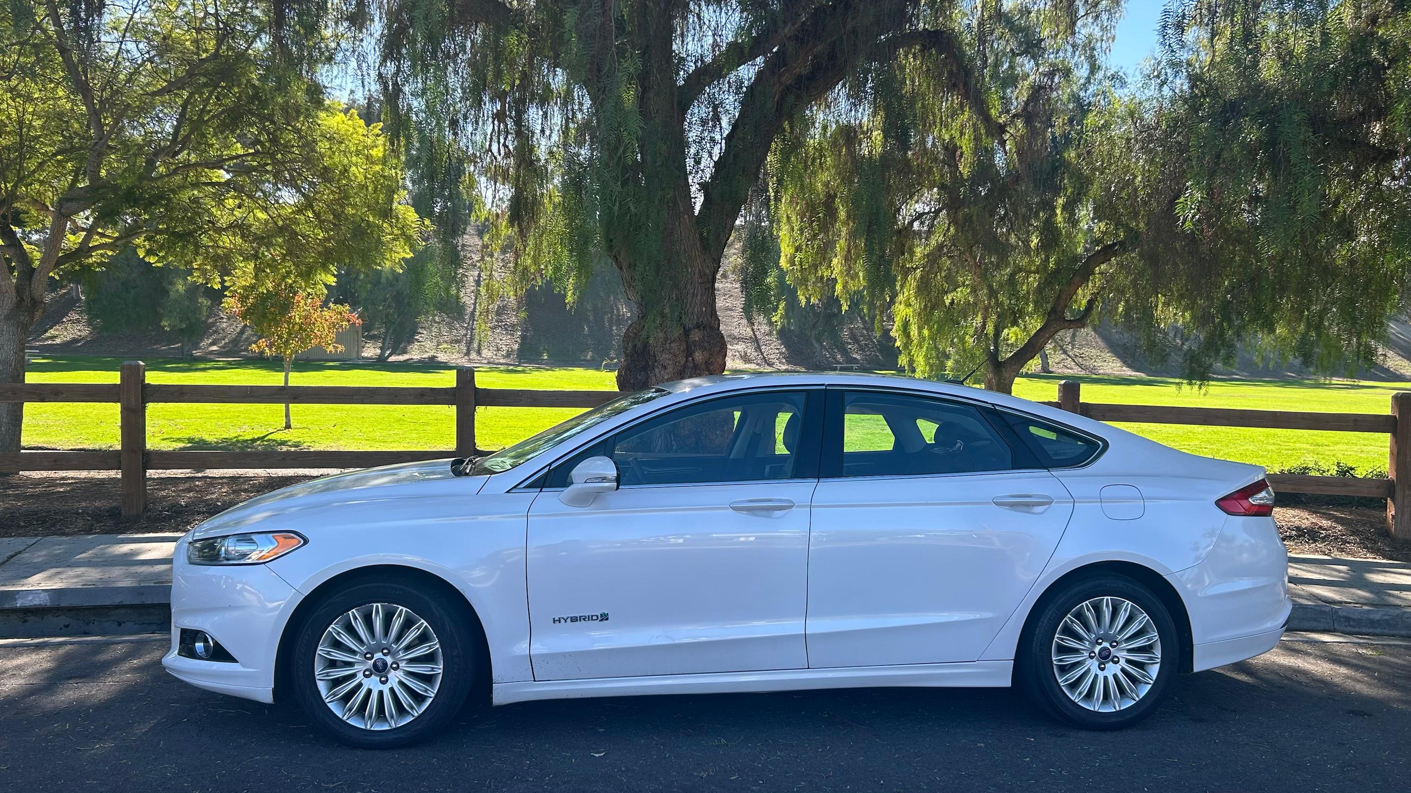 Ford Fusion Hybrid 2013 in 