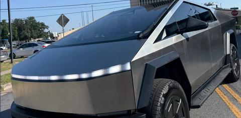 Tesla Cybertruck 2025