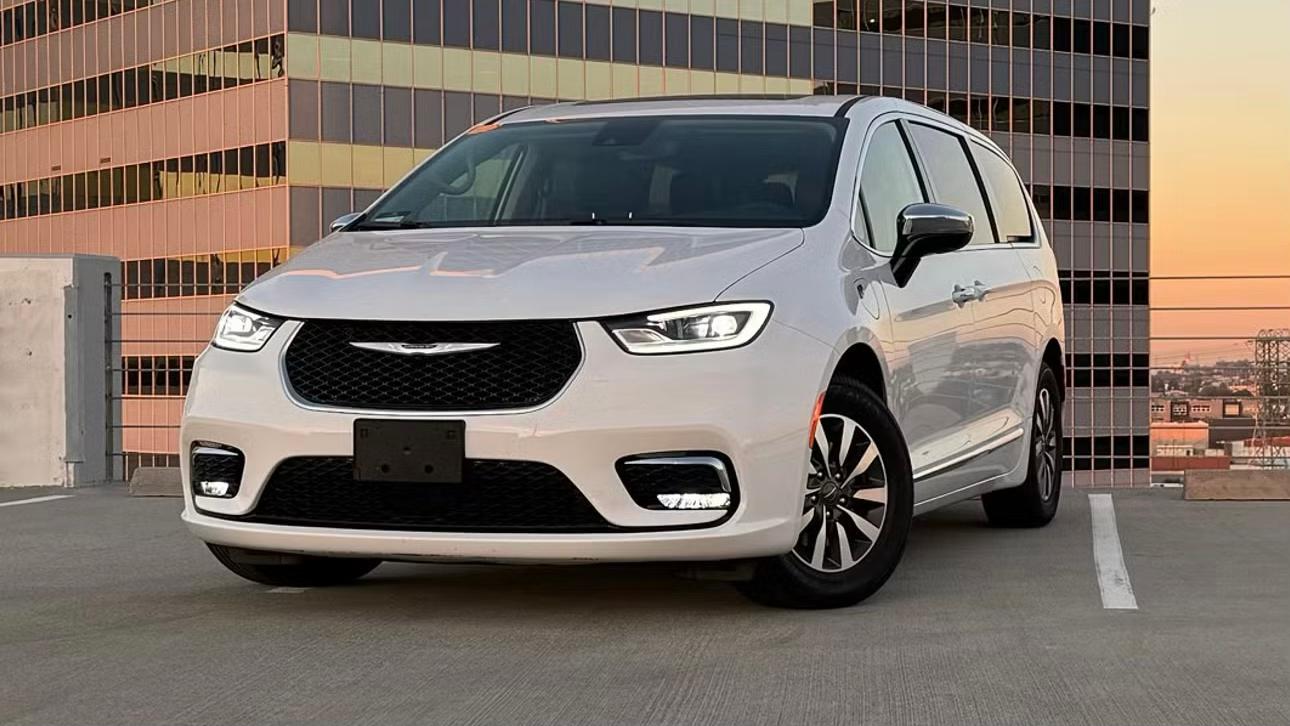Chrysler Pacifica 2023 in Orlando, FL