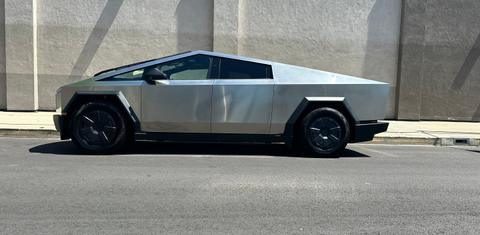 Tesla Cybertruck 2025