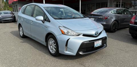 Toyota Prius v 2016