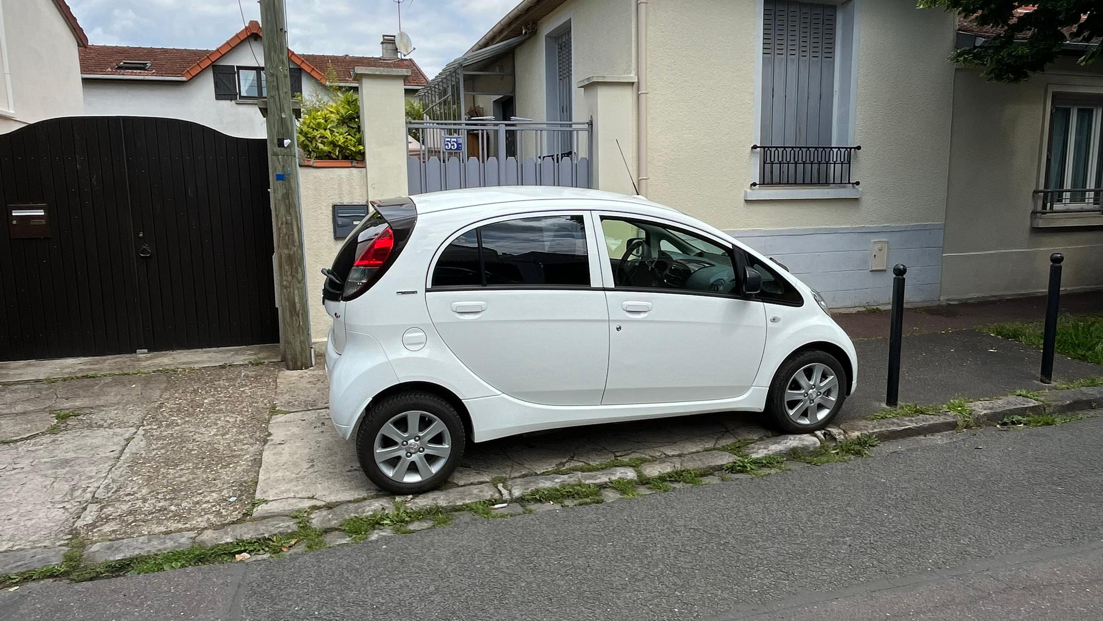 Peugeot ION 2016 à Saint-maur-des-fossés