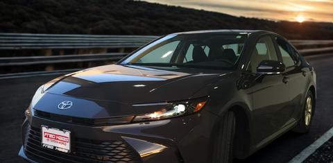 Toyota Camry Hybrid 2025