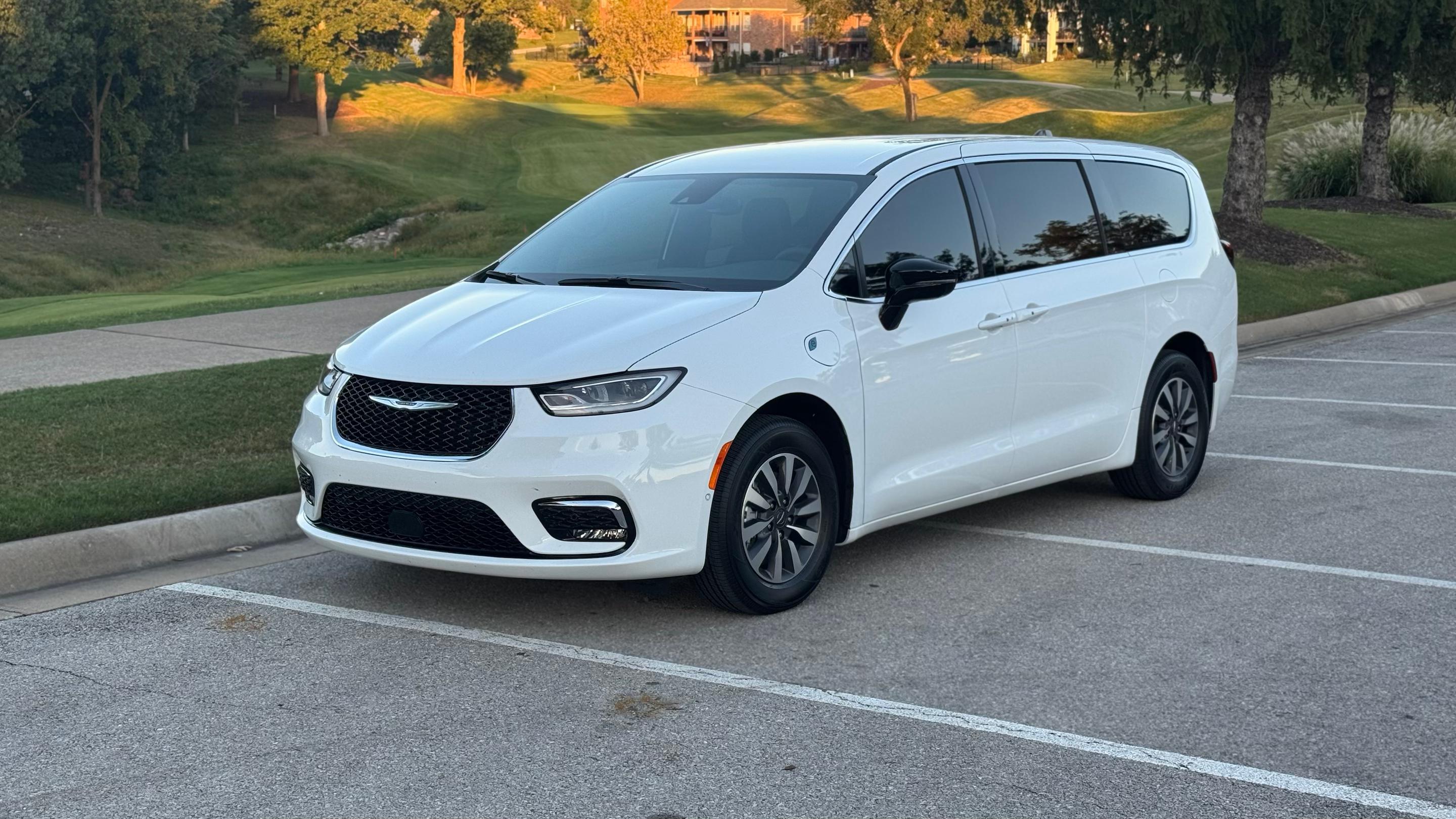 Chrysler Pacifica 2025 in Rogers, AR