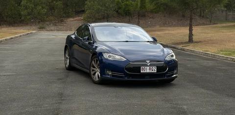 Tesla MODEL S 2015