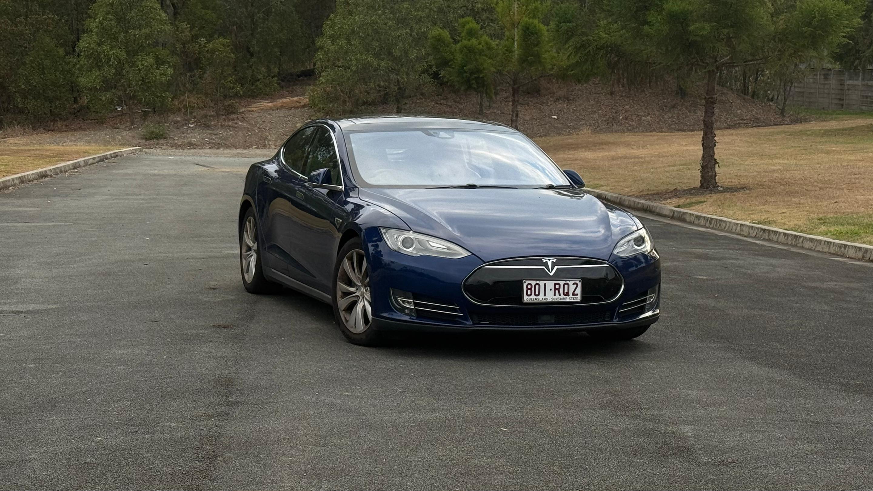 Tesla MODEL S 2015 in Biggera Waters