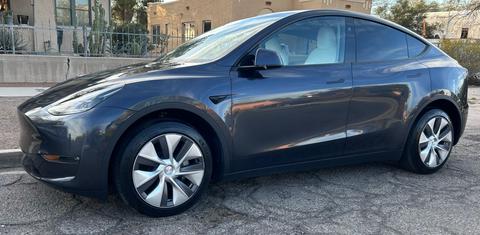 Tesla Model Y 2024