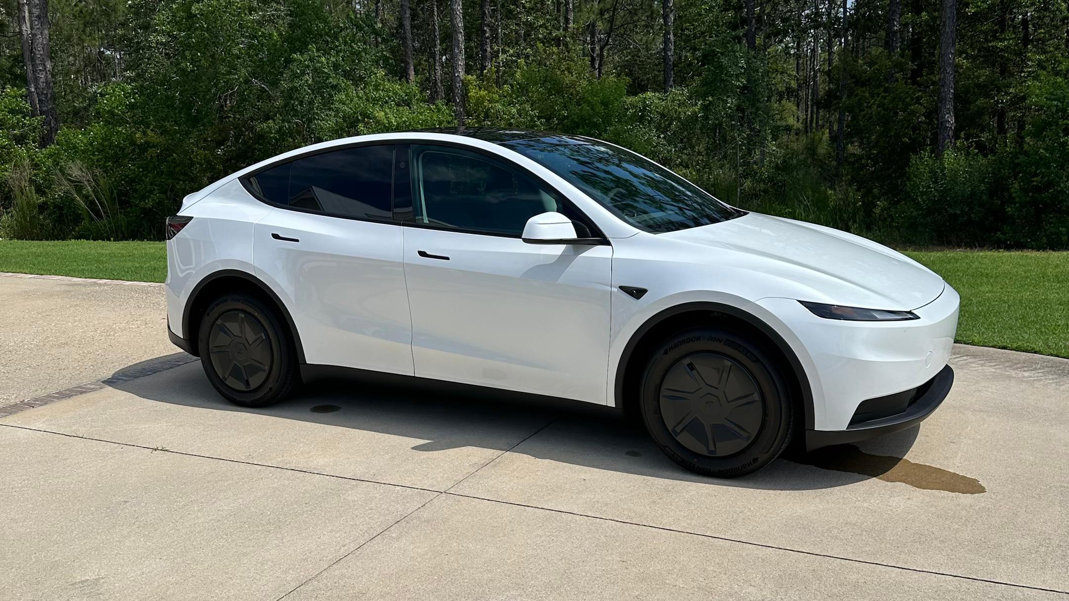 Tesla Model Y 2026 in Santa Rosa Beach, FL