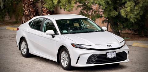 Toyota Camry Hybrid 2026