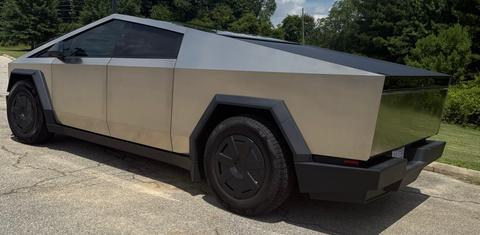 Tesla Cybertruck 2025