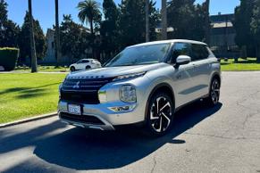 Mitsubishi Outlander Plug-In Hybrid 2025 in Los Angeles