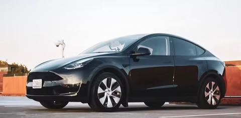 Tesla Model Y 2024