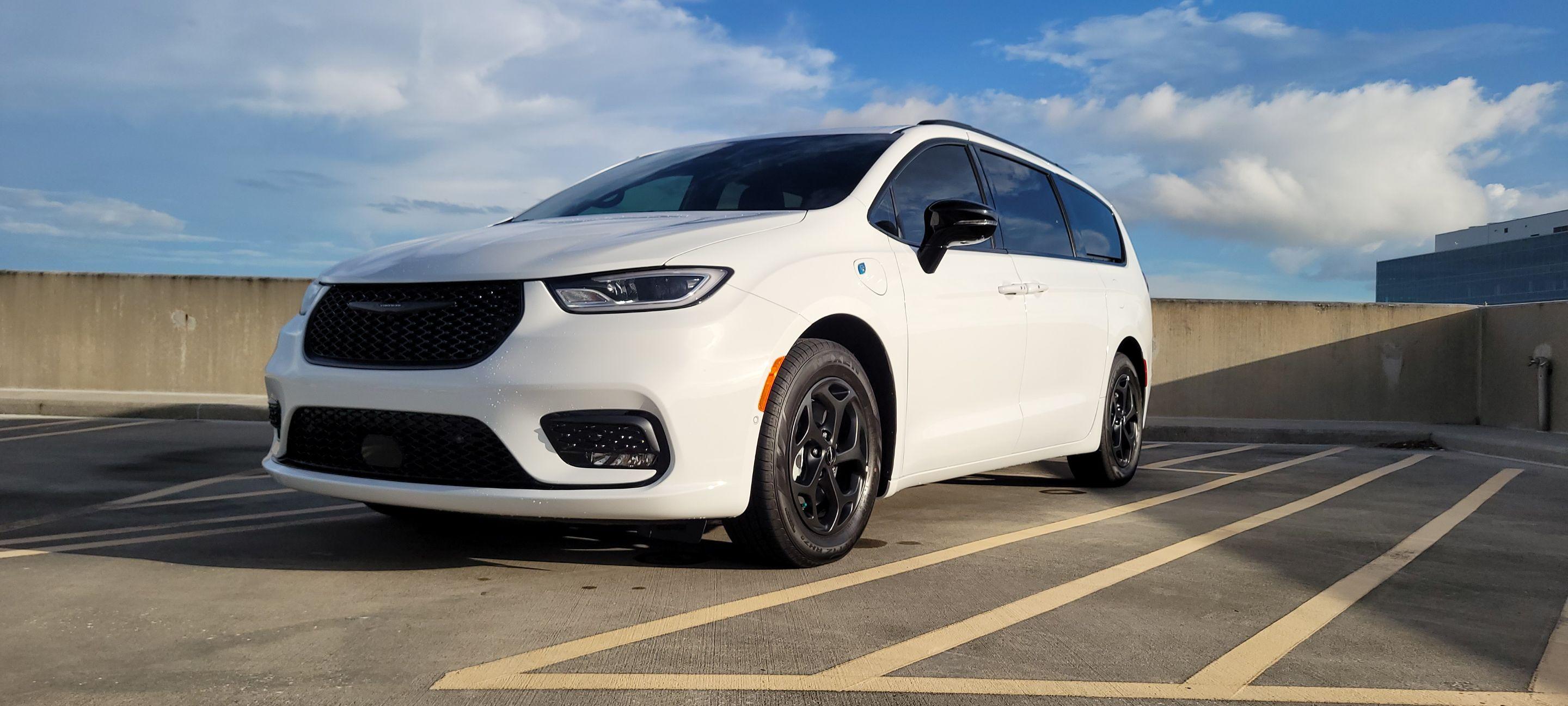 Chrysler Pacifica 2024 in Lutz, FL