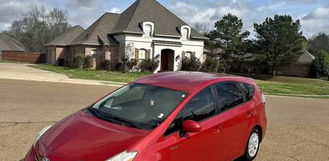 Toyota Prius v 2014